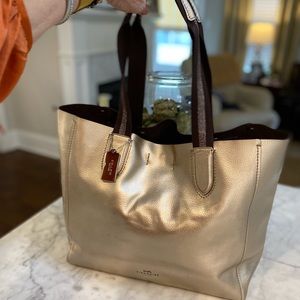 COACH GOLD METALLIC LARGE DERBY TOTE!💛